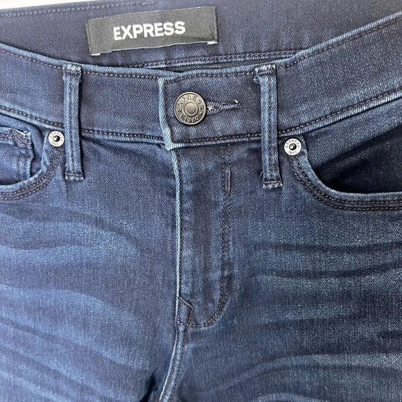 Express dark wash curvy skinny jeans size 2 raw hem 25.5 inch inseam - Picture 2 of 6